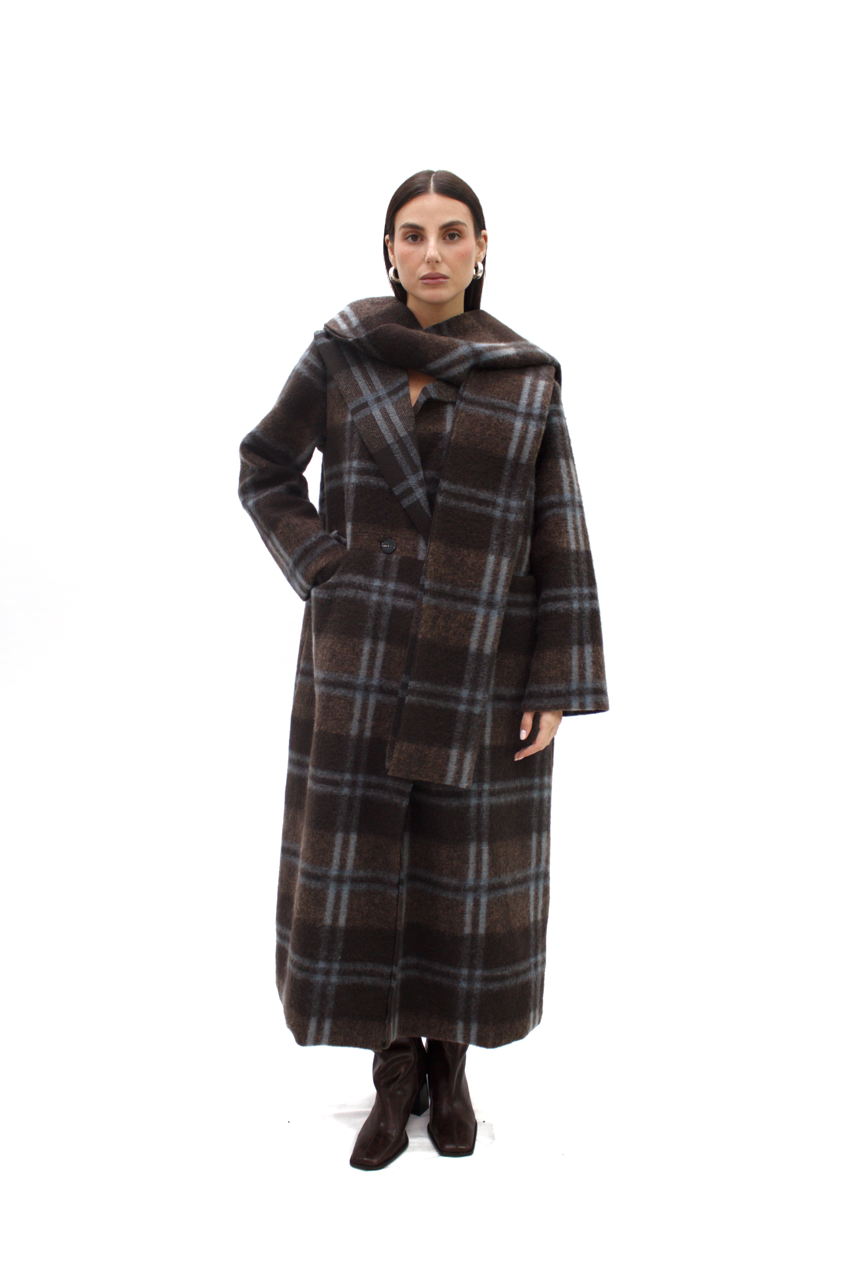 Cappotto in lana cotta con sciarpa